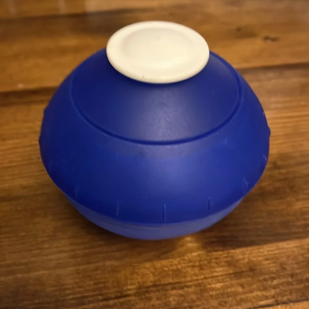 Tupperware cake decorating kit